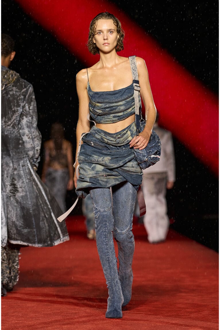 Travel 3000-Multipocket bag in treated denim