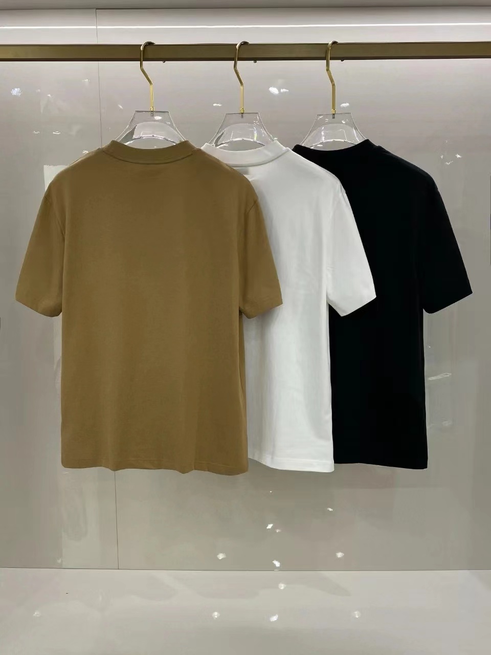 The latest spring and summer round neck short sleeves