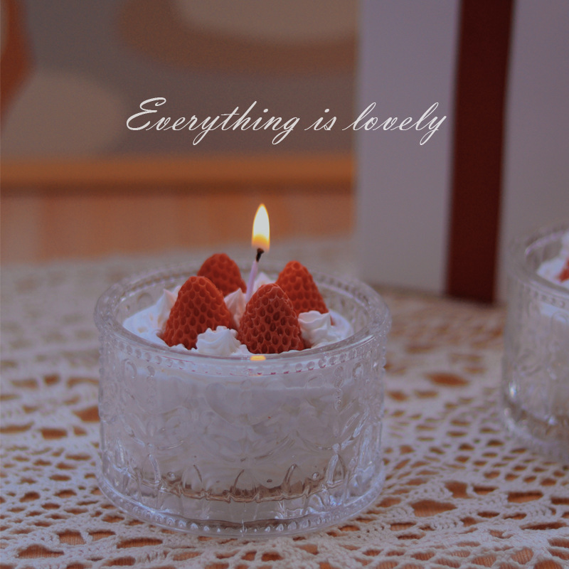 Strawberry Cake Aromatherapy Candle 