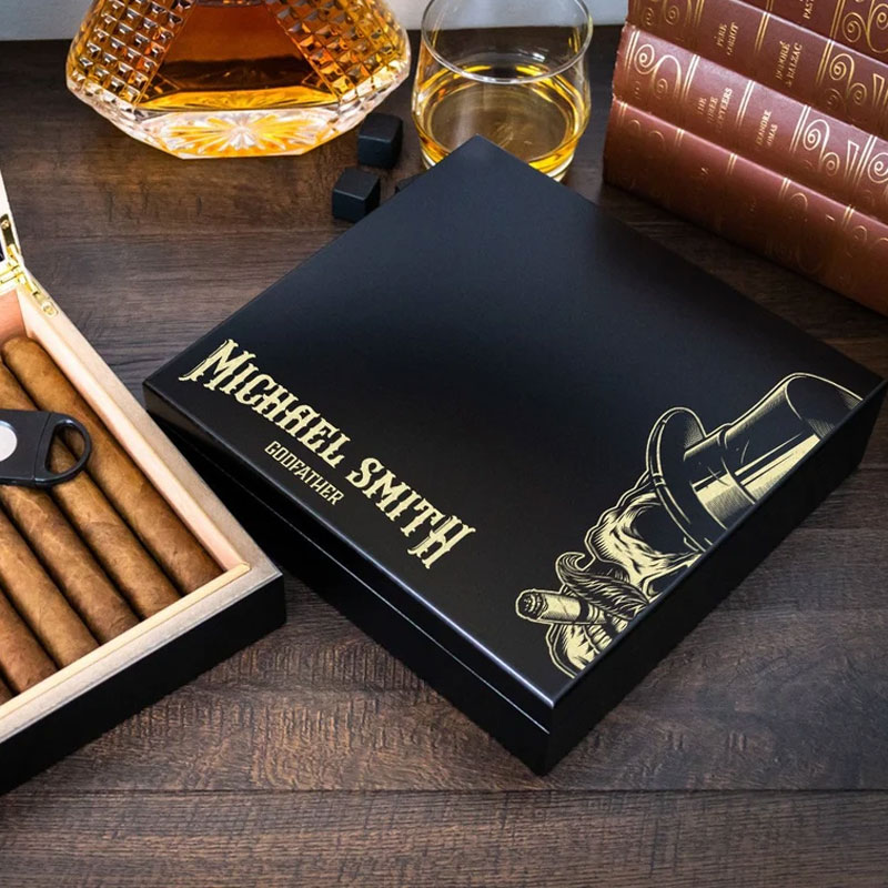 Custom engraved humidor box - great gift for cigar lovers