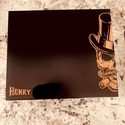 Custom engraved humidor box - great gift for cigar lovers