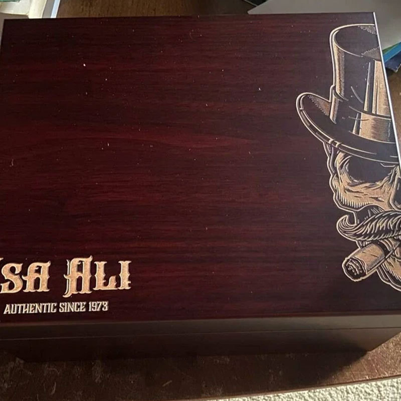 Custom engraved humidor box - great gift for cigar lovers