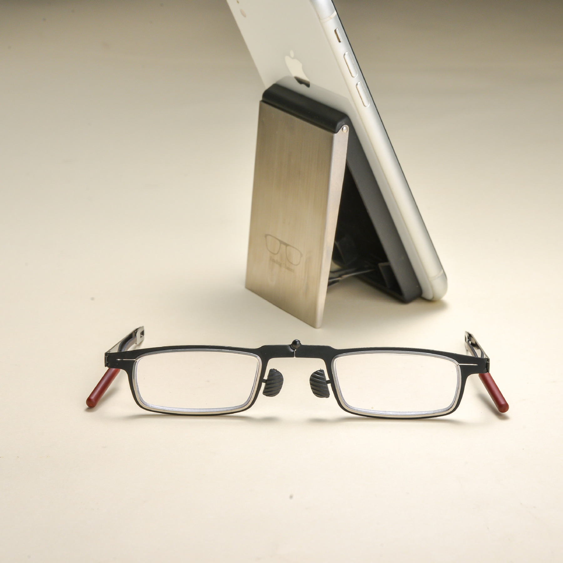 【Keine Sehtest erforderlich】🕶️ Zusammenklappbare, tragbare Brille mit Blaulichtfilter und Zoom-Funktion 📦🔍