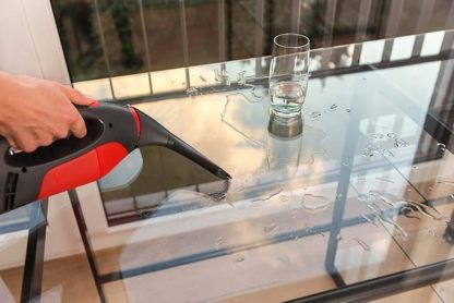 Vileda Windomatic Power Fenstersauger, Fensterputzer für Tropfen- und streifenfreie Fenster in einem Zug, inkl. 1 Akku-Ladeger?t und 1 Saugdüse