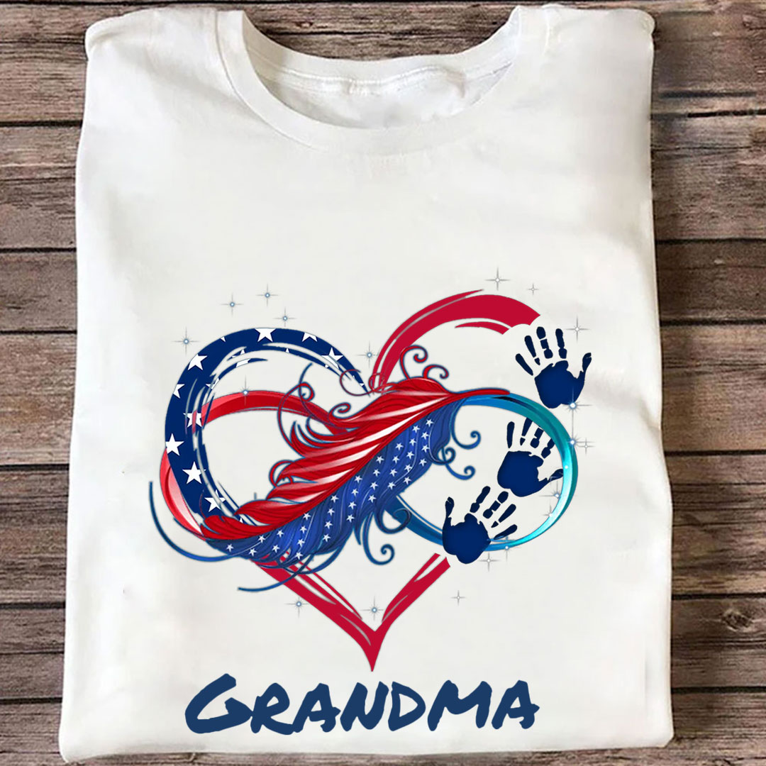 July 4th Grandma Mom Heart Hand Print US Independence Day Gift Personalized T-shirt -ancustom