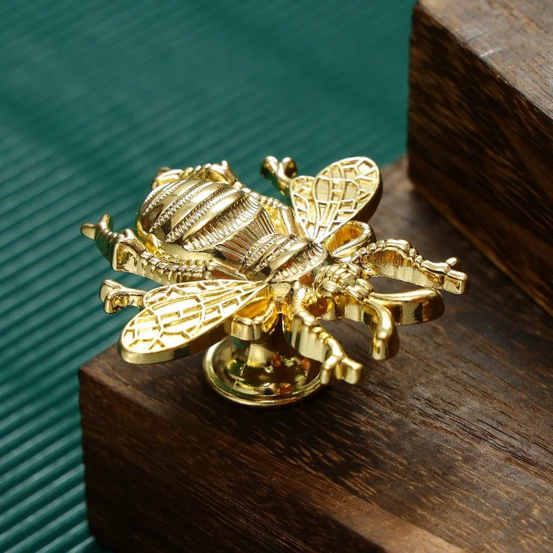 Bee cabinet knob