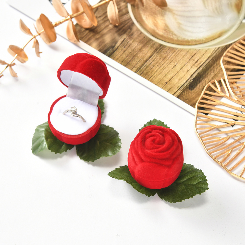 Caja De Regalo Con Rosas Aterciopeladas - miscalcetinescaramx