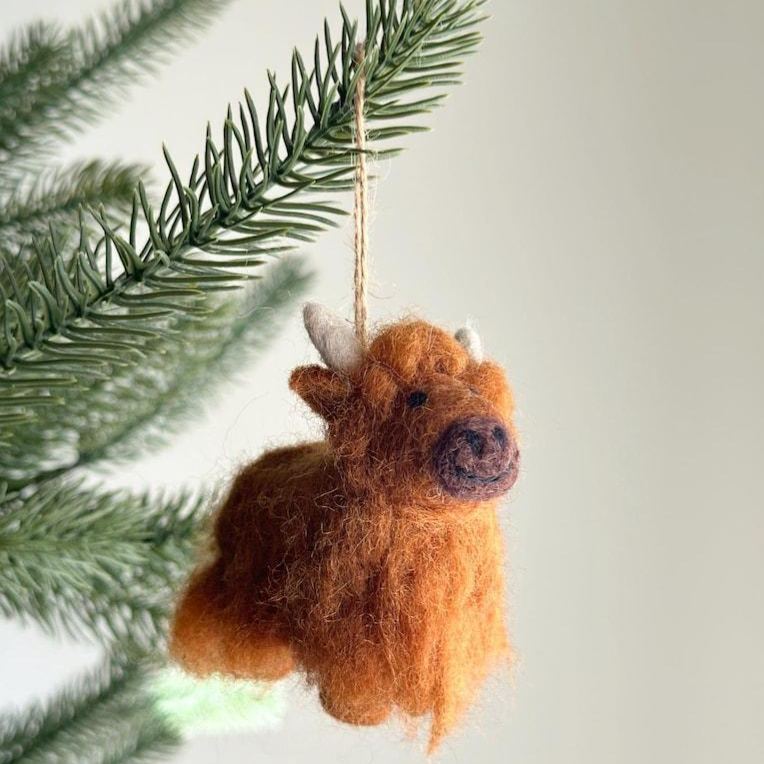 Adorno De Vaca De Las Tierras Altas De Fieltro Con Aguja, Adorno De Comercio Justo, Hecho A Mano, De Fieltro De Lana, Decoración De Ganado De Las Tierras Altas, Bonito Adorno Colgante Para Árbol De Navidad, Disponible En Varios Colores. - miscalcetinescaramx