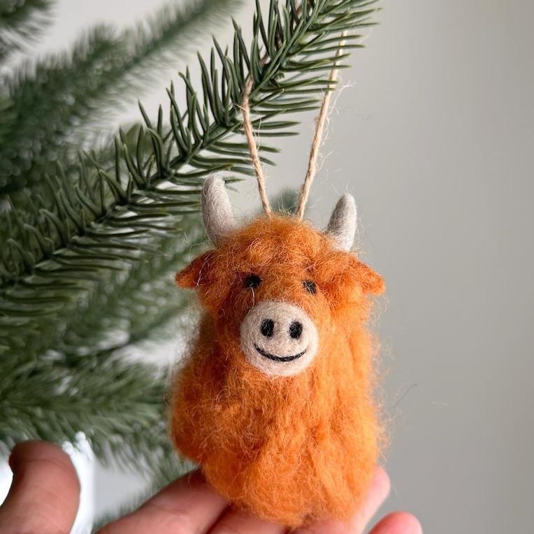 Adorno De Vaca De Las Tierras Altas De Fieltro Con Aguja, Adorno De Comercio Justo, Hecho A Mano, De Fieltro De Lana, Decoración De Ganado De Las Tierras Altas, Bonito Adorno Colgante Para Árbol De Navidad, Disponible En Varios Colores. - miscalcetinescaramx