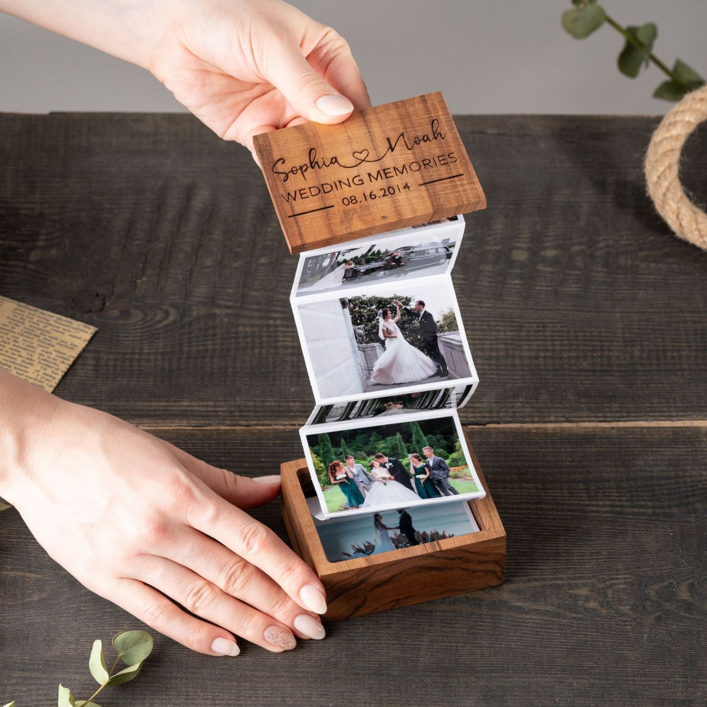 Caja De Fotos Personalizada De Nogal, Regalo De Recuerdo De Aniversario - miscalcetinescaramx