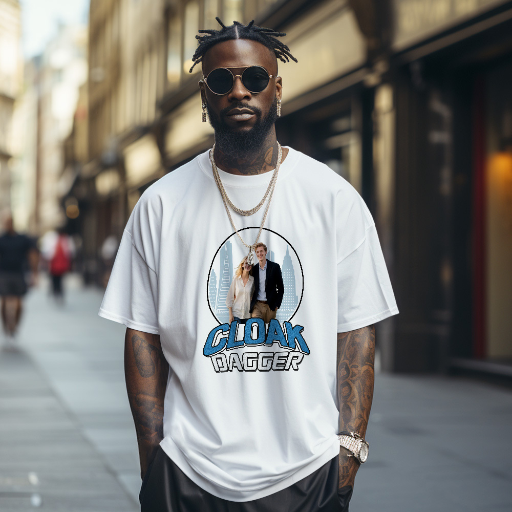 T-shirt Vintage Photo Personnalisé Avec Cape Et Poignard - MyFaceSocksFR