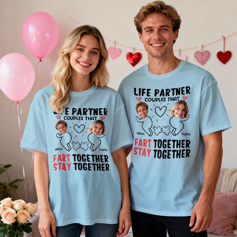T-shirt Photo Personnalisé Pour Couple - T-shirt Photo Sur Mesure - Associés De Vie - Couples Qui Pètent Ensemble Restent Ensemble - Cadeau D'anniversaire Ou De Saint-valentin Pour Elle - MyFaceSocksFR