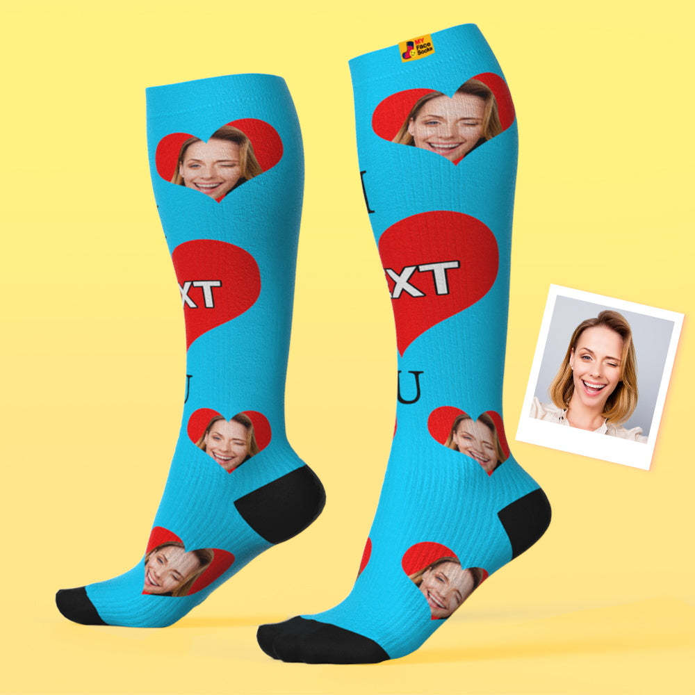 Mise À Niveau Des Chaussettes De Compression Respirantes Personnalisées À Hauteur Des Genoux Aperçu En Ligne Ajouter Une Photo Et Un Nom Love Mom - VisageChaussettes