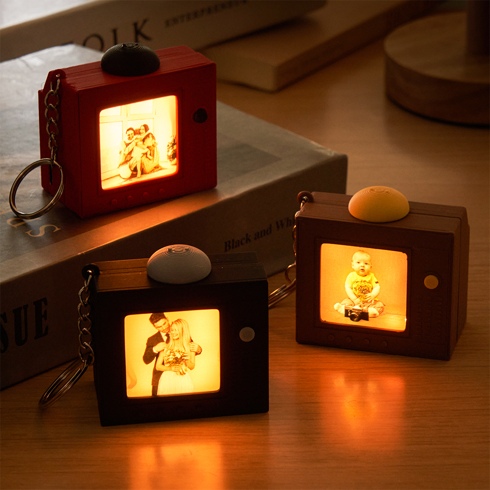 Porte-clés Boîte À Musique Tv Personnalisée, Pendentif Mini Télévision Rétro Avec Chanson Photo Personnalisée - MyFaceSocksFR