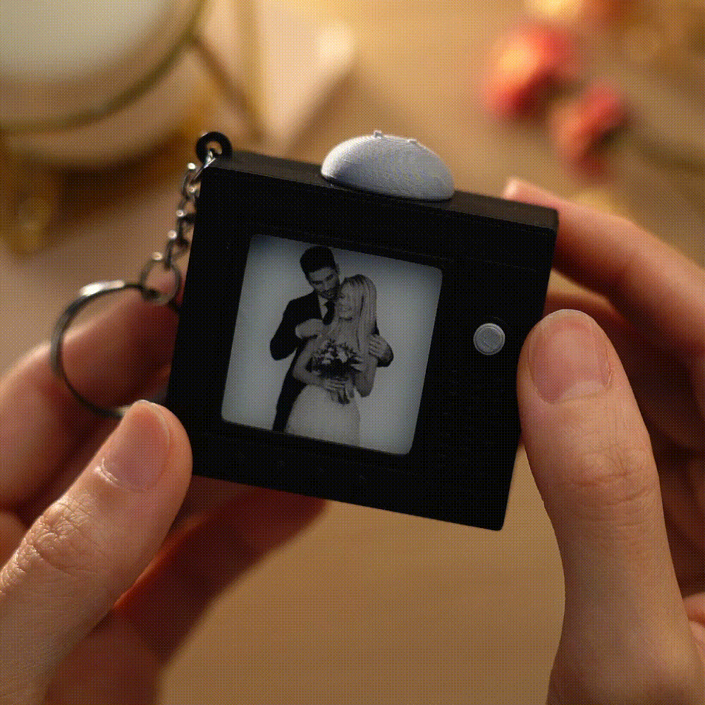 Porte-clés Boîte À Musique Tv Personnalisée, Pendentif Mini Télévision Rétro Avec Chanson Photo Personnalisée - MyFaceSocksFR