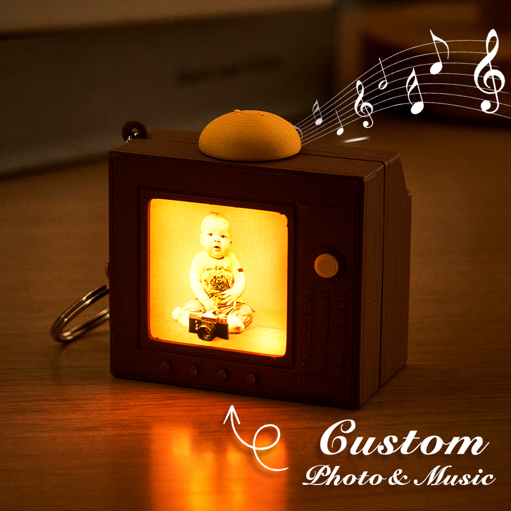 Porte-clés Boîte À Musique Tv Personnalisée, Pendentif Mini Télévision Rétro Avec Chanson Photo Personnalisée - MyFaceSocksFR