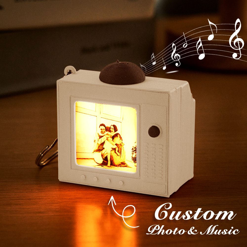 Porte-clés Boîte À Musique Tv Personnalisée, Pendentif Mini Télévision Rétro Avec Chanson Photo Personnalisée - MyFaceSocksFR