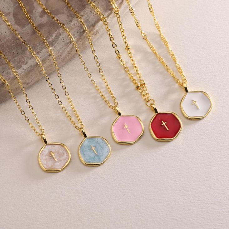 Collier Mini Croix En Émail Doré, Collier Croix Miniature, Collier Religieux, Collier En Émail, Cadeau Chrétien Pour Elle, Cadeau De Noël - MyFaceSocksFR