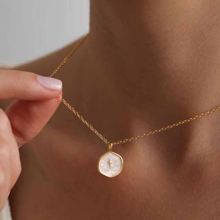 Collier Mini Croix En Émail Doré, Collier Croix Miniature, Collier Religieux, Collier En Émail, Cadeau Chrétien Pour Elle, Cadeau De Noël
