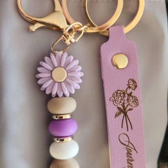 Porte-clés Marguerite Fait Main Avec Perles, Porte-clés Personnalisé Avec Nom, Joli Bijou De Sac, Cadeau De Rentrée Scolaire Ou D'amitié - MyFaceSocksFR