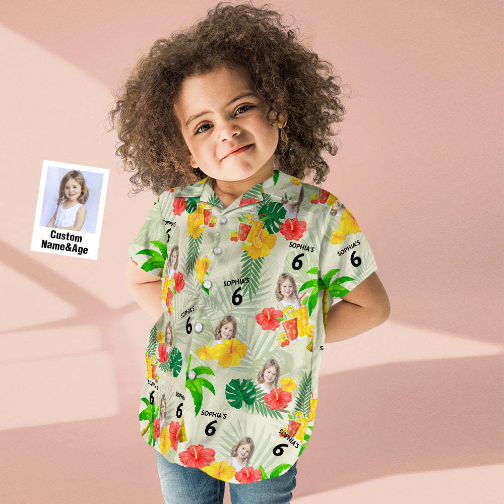 Personalisieren Sie Ihr Eigenes Geburtstags-hawaii-shirt Für Kinder Mit Ihrem Eigenen Gesicht. Benutzerdefiniertes Alter Und Namen, Gelbes Blumen- Und Palmen-shirt - MyFaceSocksDE