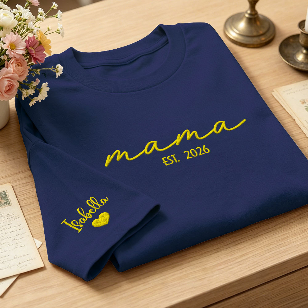 Personalisiertes Mama-t-shirt Mit Stickerei – Das Perfekte Geschenk Für Frischgebackene Mütter Zur Schwangerschaftsverkündung Oder Als Geschenkidee Zum Muttertag. - MyFaceSocksDE