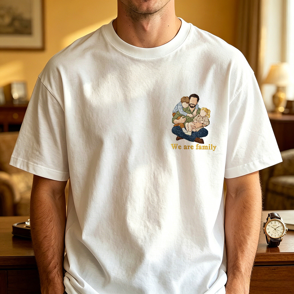 Personalisiertes T-Shirt, Individuell Besticktes, Farbenfrohes Familienfoto Mit Namen, Attraktives Geschenk Für Eltern - MyFaceSocksDE