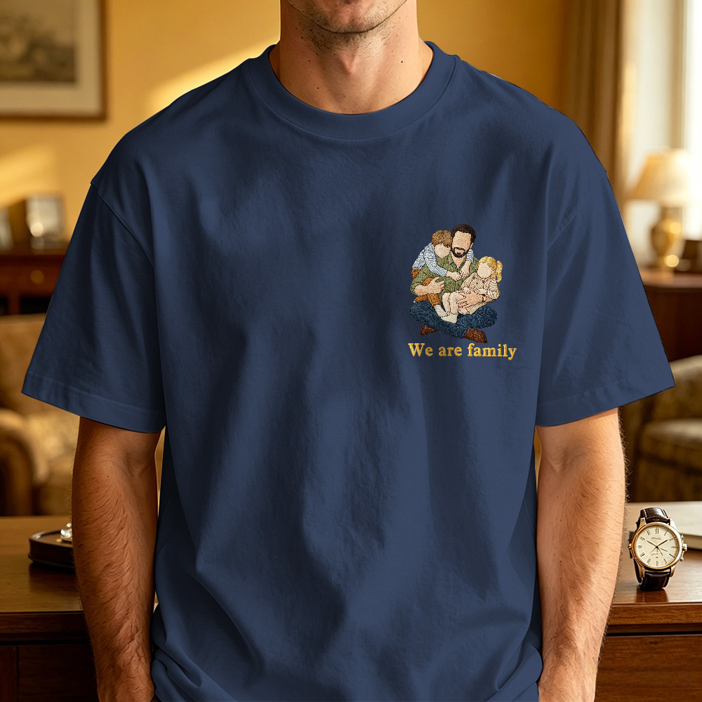 Personalisiertes T-Shirt, Individuell Besticktes, Farbenfrohes Familienfoto Mit Namen, Attraktives Geschenk Für Eltern - MyFaceSocksDE