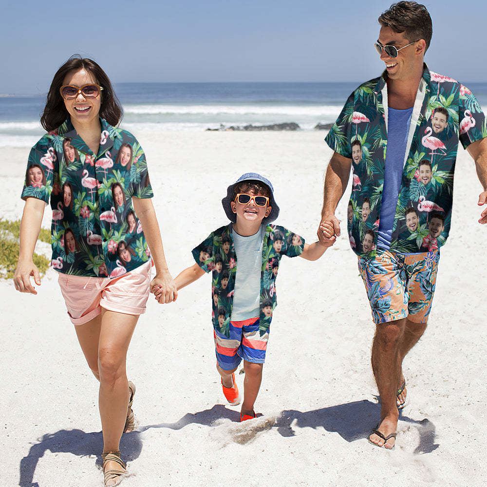 Benutzerdefiniertes Foto Hawaiihemd Eltern-kind Trägt Personalisiertes Gesicht Hawaiihemd Geschenk Flamingo Blume - GesichtSocken