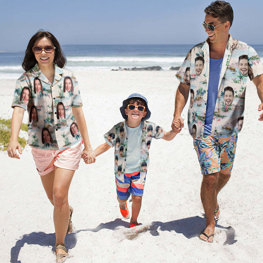 Benutzerdefiniertes Foto Hawaiihemd Eltern-kind Trägt Personalisiertes Gesicht Hawaiihemd Geschenk Meerblick - GesichtSocken