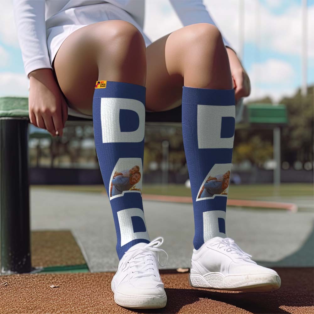 Vatertags-upgrade: Maßgeschneiderte, Atmungsaktive, Kniehohe Kompressionsstrümpfe, Online-vorschau, Bild Und Namen Hinzufügen: Dad - MyFaceSocksDE