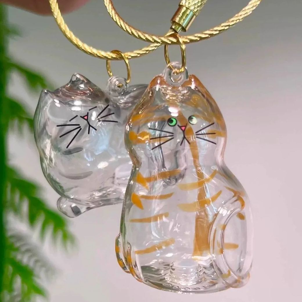 Transparent Cat Fur Capsule Keychain – Acrylic Gashapon Memory Holder