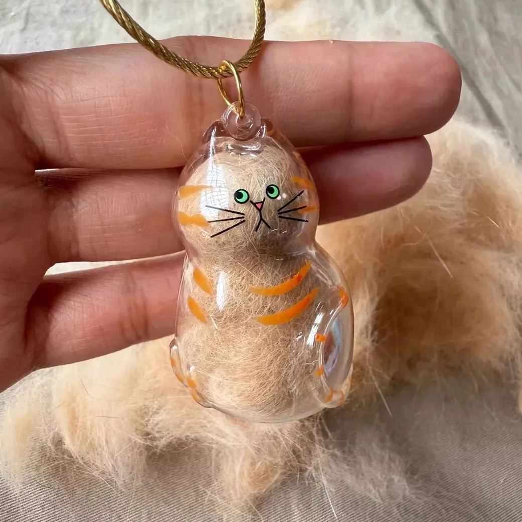 Transparent Cat Fur Capsule Keychain – Acrylic Gashapon Memory Holder Charm