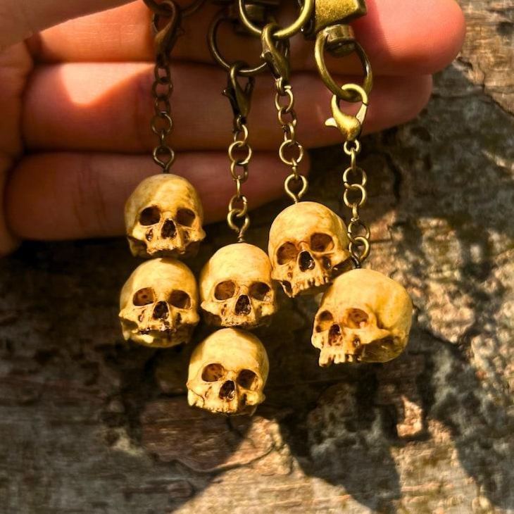 Personalized Hand-Painted Skull Keychain for Punk Style - Halloween Horror Keychain - Fast Delivery - MyFaceSocks