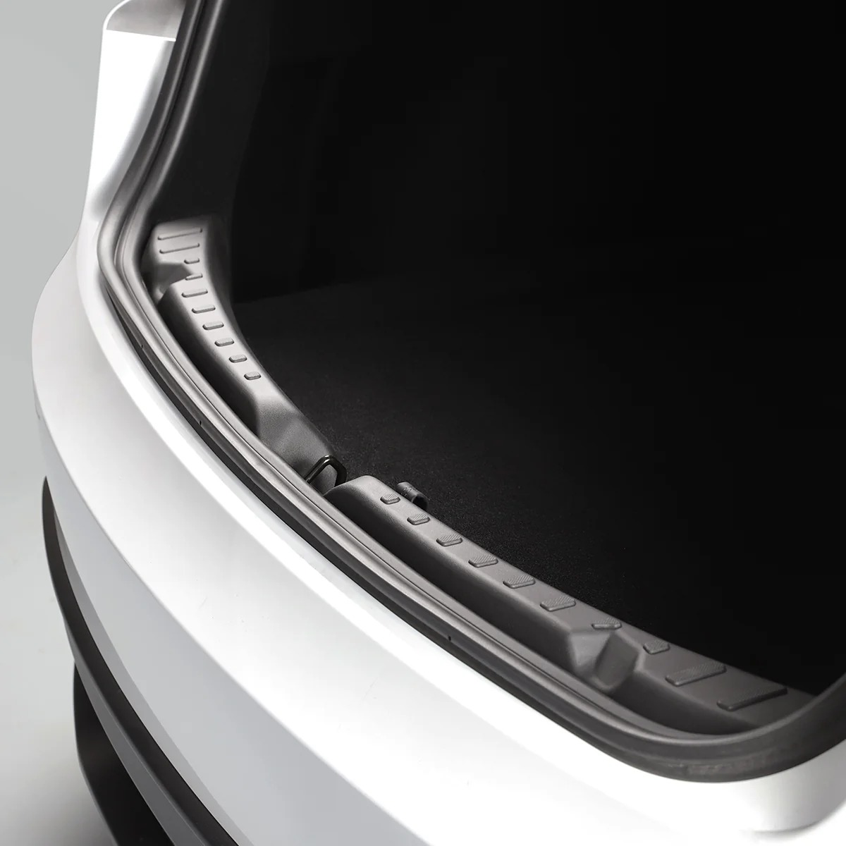 Tailgate Threshold Cover for Tesla Model 3