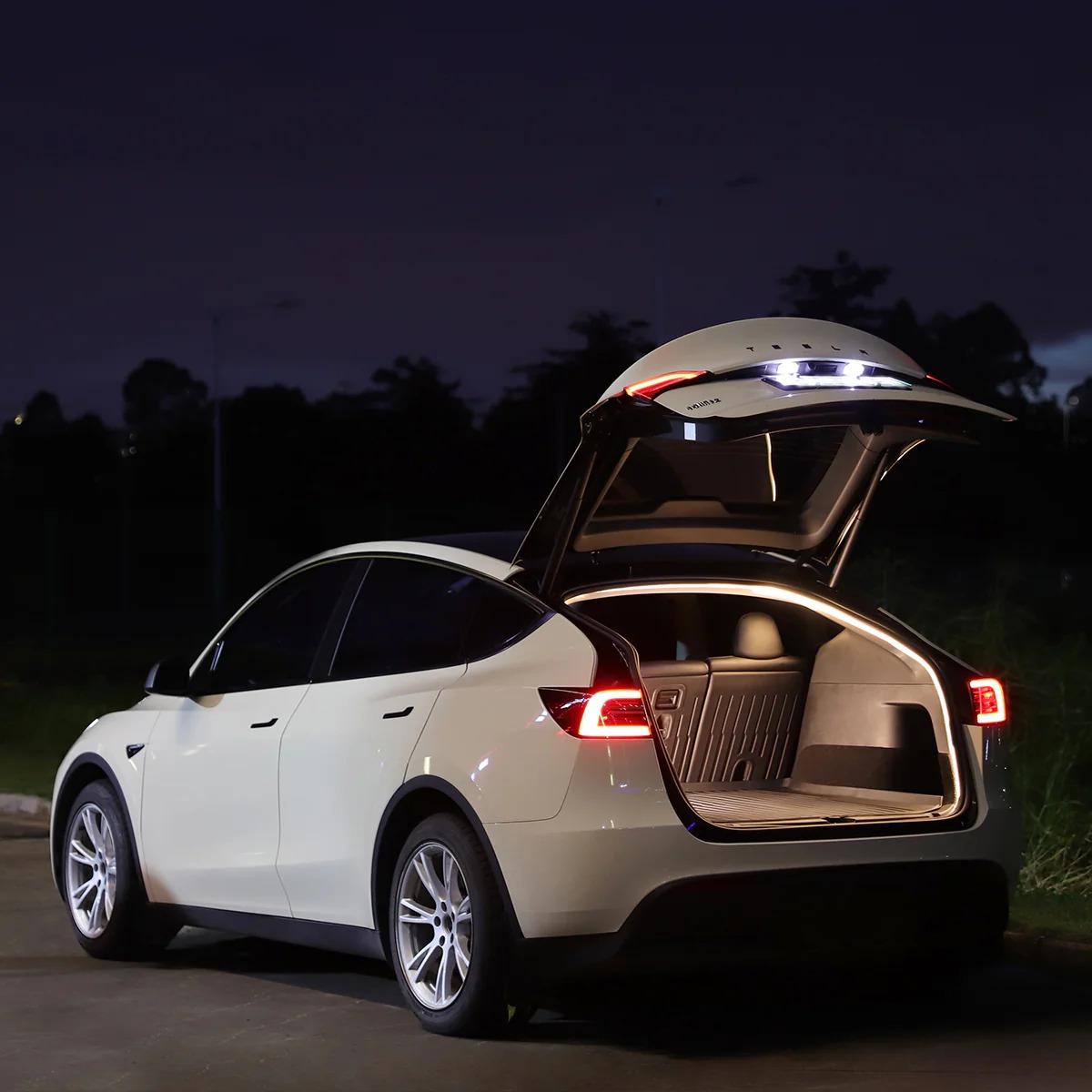 Dual-Mode Trunk LED Strip – Warm & Cool White for Model Y (3000K & 6000K)