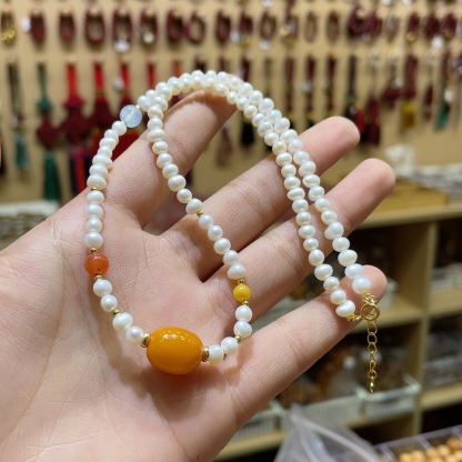 Natural freshwater pearl necklace