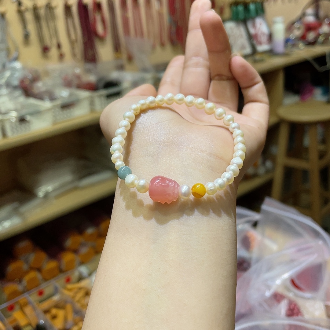 Natural freshwater pearls and salt source agate Pixiu bracelet
