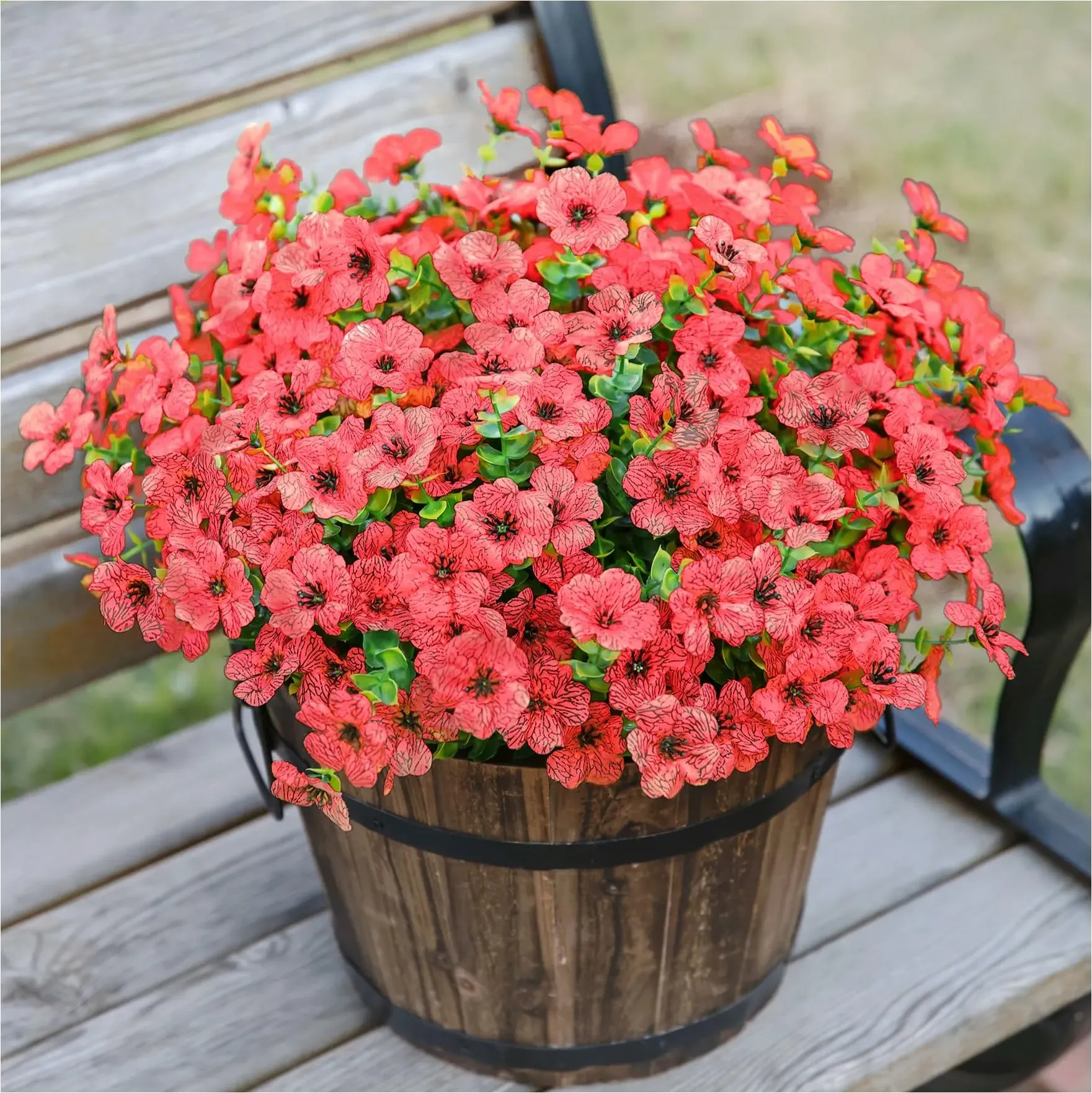 Daisy en Soie Artificielle à Suspendre en Extérieur avec Eucalyptus, 12 Bouquets - 35 cm