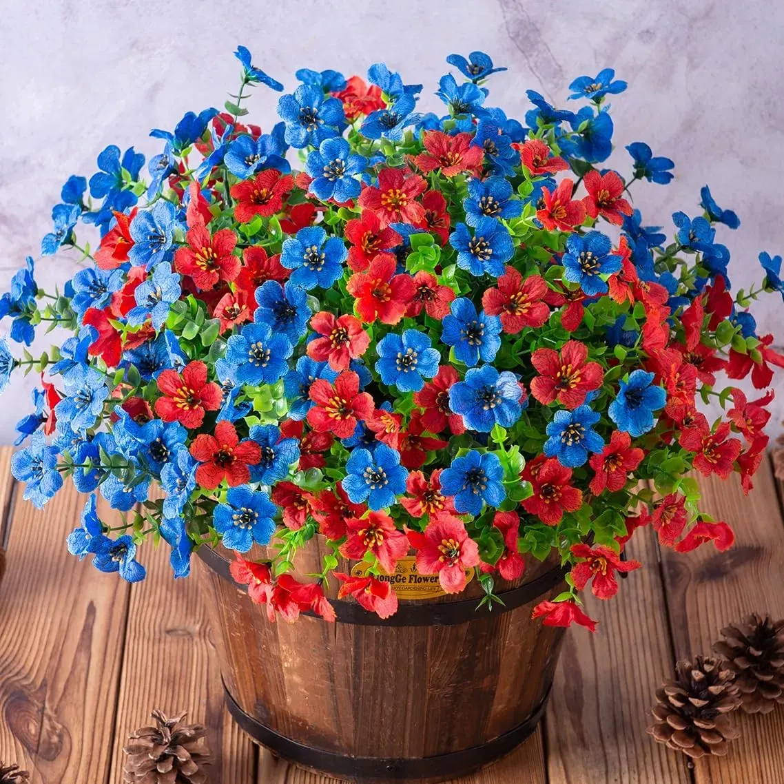 Daisy en Soie Artificielle à Suspendre en Extérieur avec Eucalyptus, 12 Bouquets - 35 cm