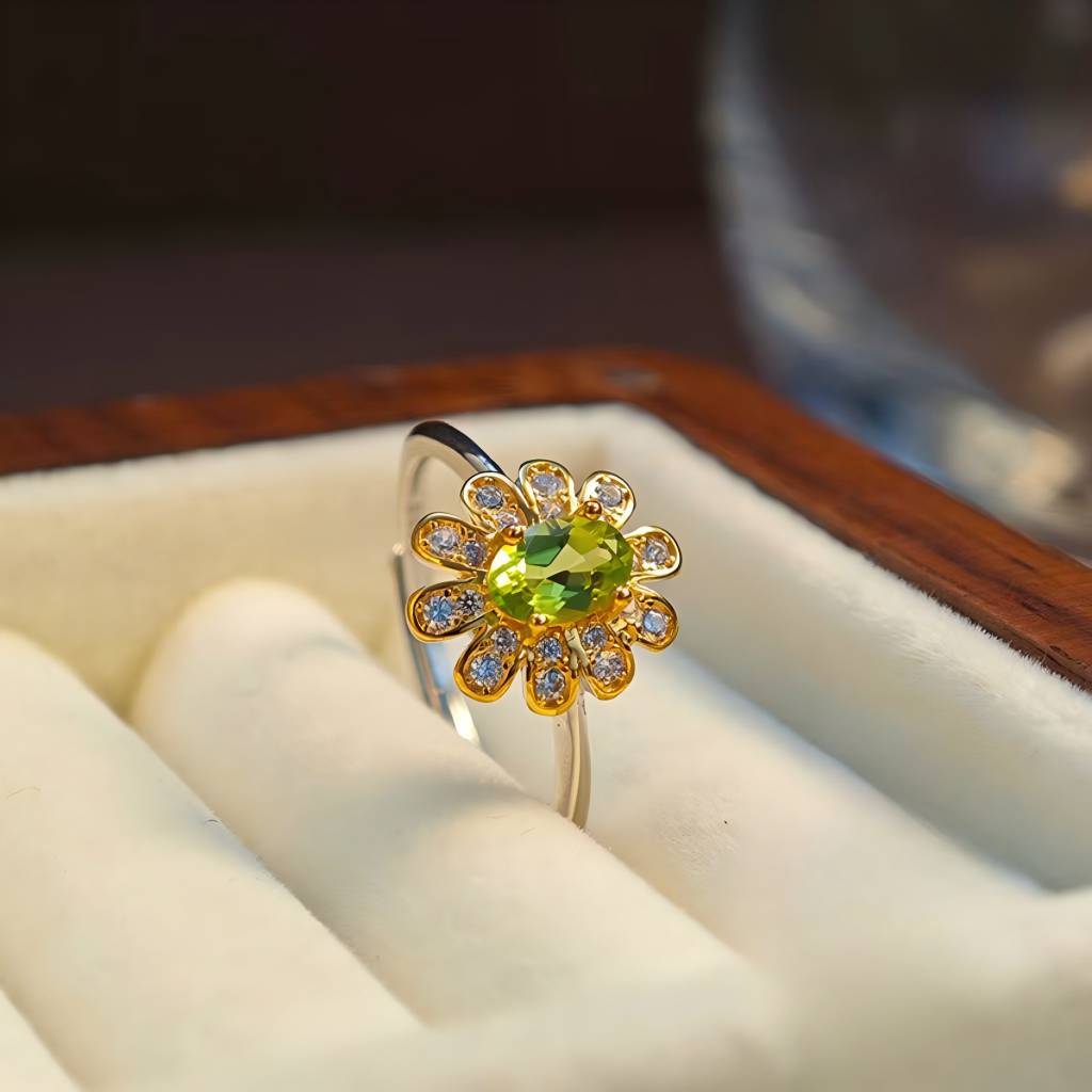 S925 Sunflower Four-claw Inlay Peridot Ring