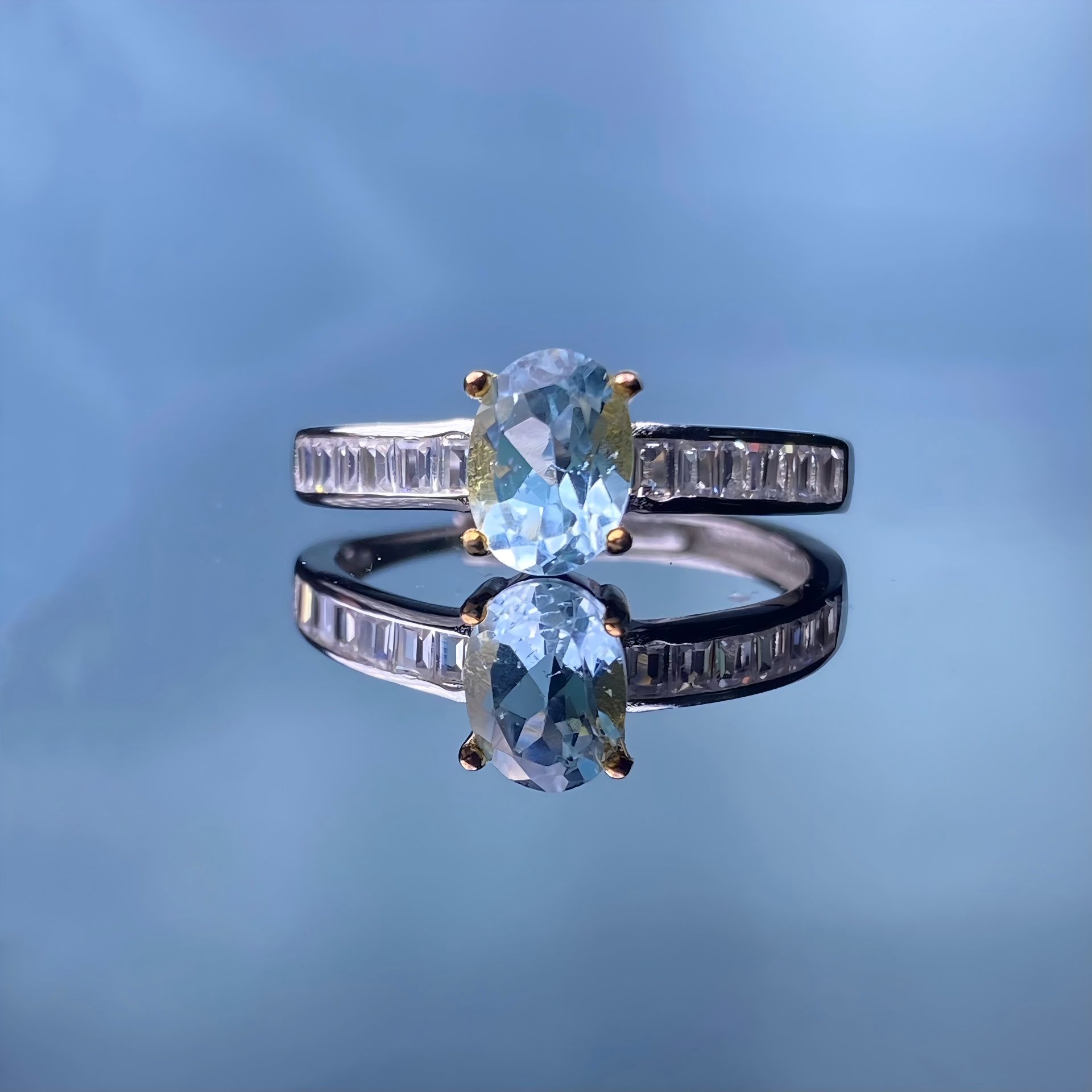 London Blue Topaz S925 Gold Inlay Faced Exquisite Simple Natural Crystal Silver Ring