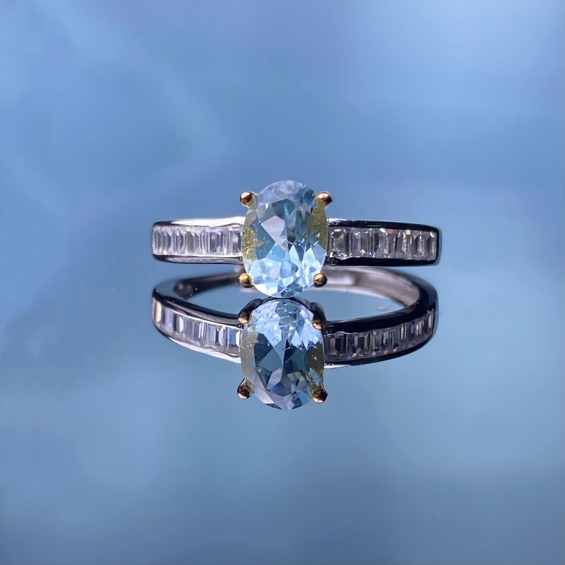 London Blue Topaz S925 Gold Inlay Faced Exquisite Simple Natural Crystal Silver Ring