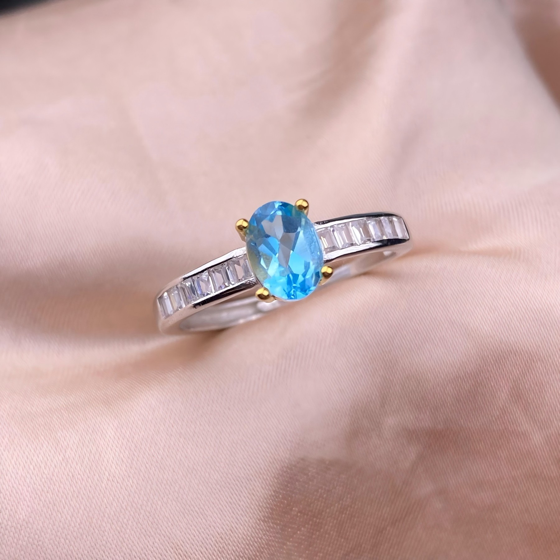 London Blue Topaz S925 Gold Inlay Faced Exquisite Simple Natural Crystal Silver Ring