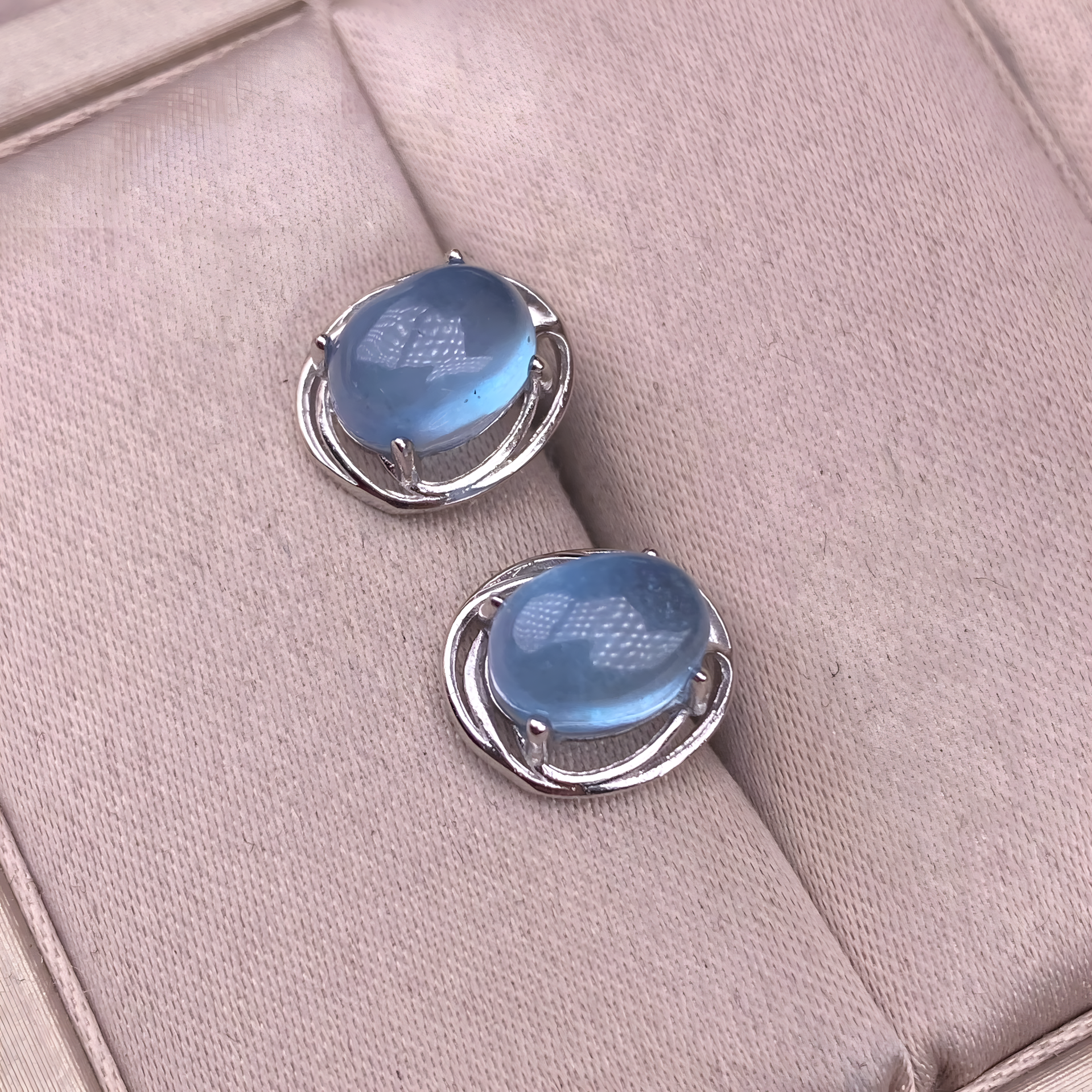 Oval Aquamarine S925 Silver Earring Four Claws Inlay Natural Crystal Design