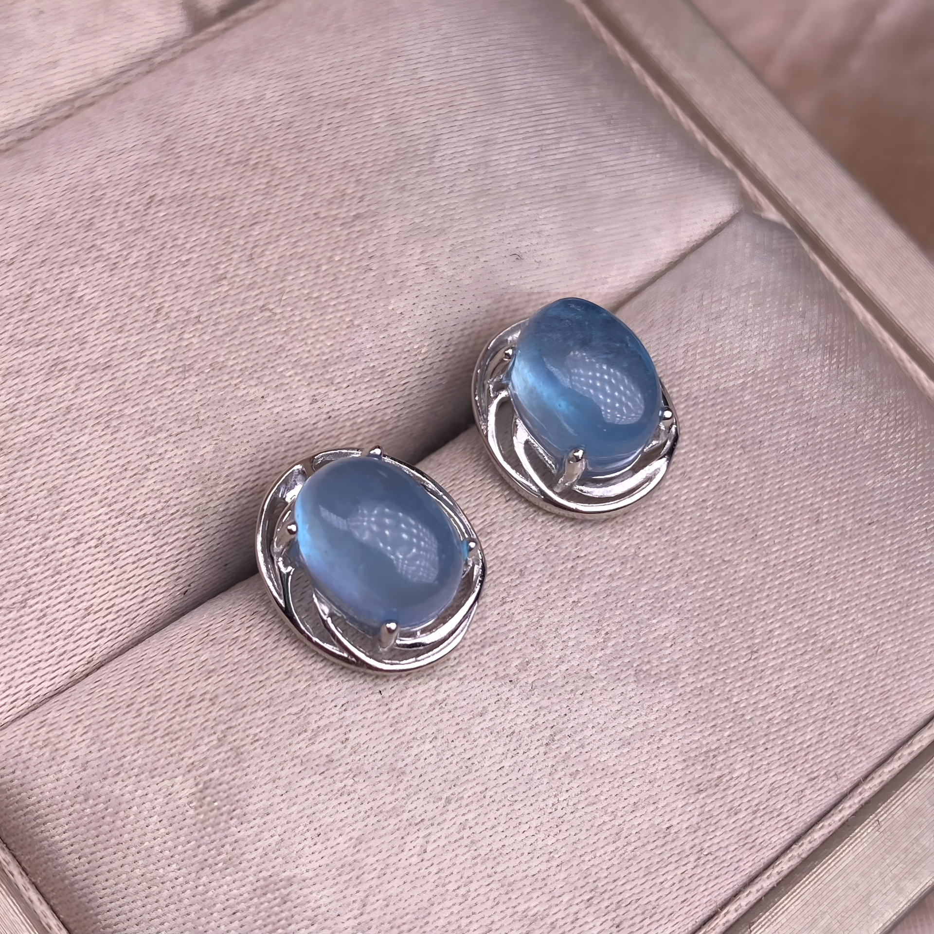 Oval Aquamarine S925 Silver Earring Four Claws Inlay Natural Crystal Design