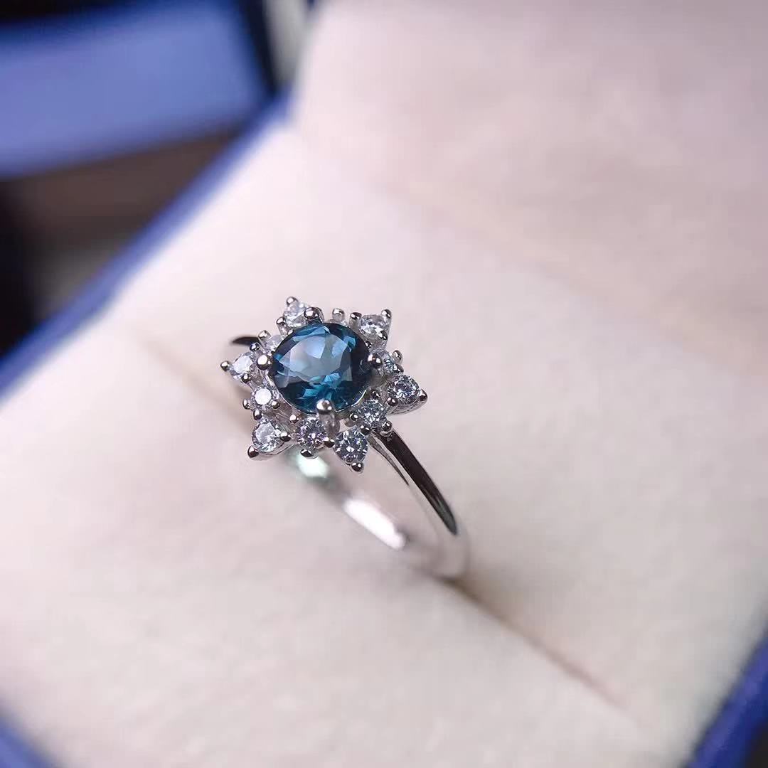 Round Faceted London Blue Topaz S925 Silver Ring Snowflake Design