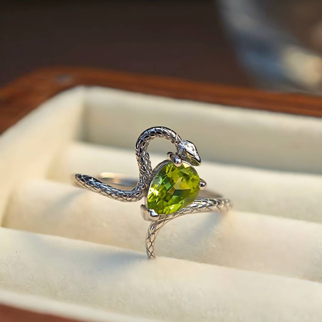 S925 Silver 3D Snake Peridot Ring