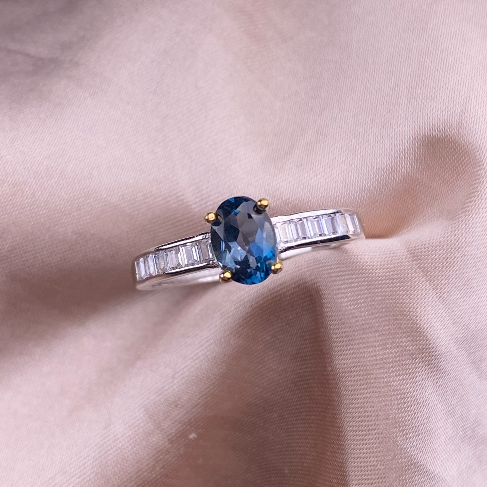 London Blue Topaz S925 Gold Inlay Faced Exquisite Simple Natural Crystal Silver Ring