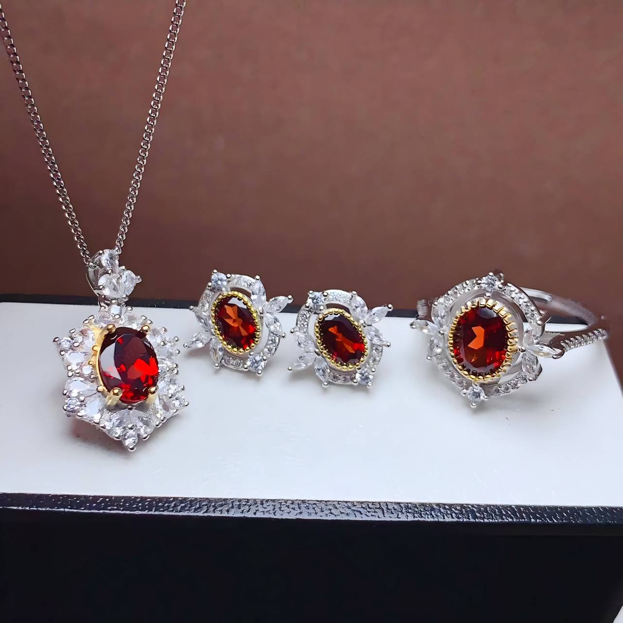 Mirror Flower Garnet S925 Silver Ring / Earring / Pendent / Necklace Natural Crystal Set